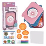 Kit creativo per bambini e appassionati di decorazioni scientifiche, include stampi, pennarelli, e accessori per realizzare decorazioni ispirate a modelli scientifici e geometrici.