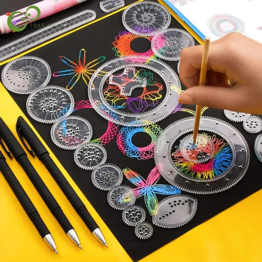 Strumenti per disegno scientifico e decorazioni con timbri e filamenti colorati, ideali per attività educative e creative.