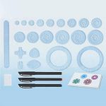 Set di componenti e strumenti per esperimenti scientifici, inclusi dischi di plastica, strumenti di misurazione e accessori per attività educative e di laboratorio.