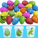 Uova di cioccolato colorate con dinosauri nascosti all’interno, ideali per decorazioni e giochi scientifici per bambini. Perfette per feste a tema dinosauri e attività educative.