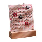 Calendario magnetico decorativo con fiori, animali e mesi, ideale per scrivanie e pareti, in stile carino e funzionale.