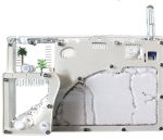 Macchina di ghiaccio scientifica con componenti trasparenti e dettagli tecnici, ideale come decorazione scientifica o oggetto da collezione.