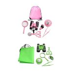 Oggetto scientifico rosa e verde con accessori per bambini, inclusi binocolo, lente d'ingrandimento, pinzette, forbici, sacchetto e altri strumenti di gioco educativo.