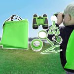 Kit di strumenti scientifici per bambini con binocolo, lente d'ingrandimento, forbici, bussola e sacchetto, ideale per esplorazioni all'aperto e attività educative.