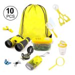 Set di strumenti scientifici gialli per bambini con binocolo, lente d'ingrandimento, pinzette, contenitore per insetti, torcia, bussola, e accessori vari.