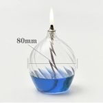 Lampada a olio decorativa con spirale blu e fiamma accesa, altezza 80mm, perfetta per decorazioni scientifiche e ambienti innovativi.