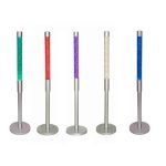 Lampada a lava colorata con base in metallo, perfetta come decorazione scientifica e oggetto di design per ambienti moderni.