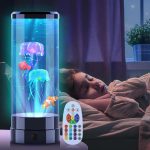 Vaso acquario con meduse luminose colorate e telecomando, ideale come decorazione scientifica e oggetto di studio per bambini e adulti.
