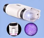 Microscopio portatile con illuminazione LED, ideale per osservazioni scientifiche e didattiche, con obiettivo zoom e lente di ingrandimento.