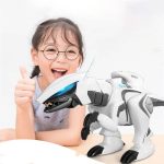 Robot animale scientifico con bambino sorridente, oggetto decorativo e educativo per appassionati di scienza e tecnologia, ideale per ambienti didattici e di intrattenimento.