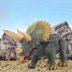 Modello di dinosauro triceratopo decorativo in resina.