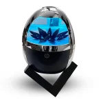Oggetto decorativo scientifico con cristalli blu e base nera, perfetto come decorazione da tavolo o oggetto di studio. Design innovativo e moderno, ideale per appassionati di scienza e decorazioni ori.