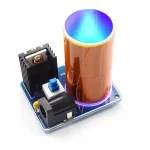 Pompa di vuoto con cilindro in rame e circuito elettronico, componente per esperimenti scientifici e decorazioni a tema scientifico.