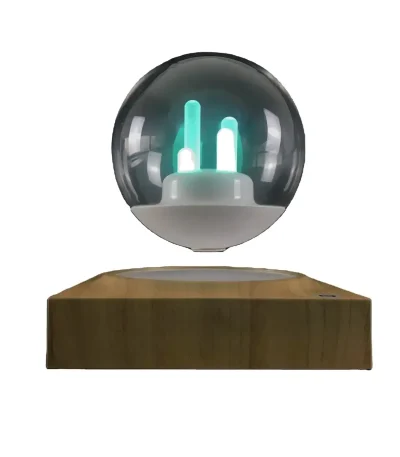 Palla di Tesla luminosa con base in legno, oggetto decorativo scientifico per appassionati di fisica e tecnologia.