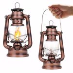 Lanterna a LED in stile vintage con fiamma simulata, perfetta come decorazione scientifica o oggetto da collezione.