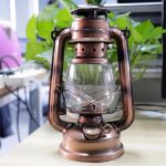 Lampada a olio vintage in rame, decorazione scientifica retrò, oggetto da collezione, perfetta per ambienti tematici o decorazioni d'epoca.