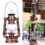 Lampione a olio vintage in stile retrò, perfetto come decorazione scientifica o oggetto d'arredo. Realizzato in metallo con finitura brunita, ideale per ambienti rustici o industriali.