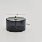 Contenitore in vetro nero con coperchio, ideale per decorazioni scientifiche e oggetti da collezione. Design elegante e funzionale, perfetto per ambienti di studio o esposizioni.