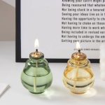 Vasetti decorativi a forma di lampada a olio con candele LED, perfetti come decorazioni scientifiche e oggetti da collezione. Ideali per creare un'atmosfera accogliente e originale in casa o in uffici.