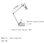Lampada da tavolo regolabile in alluminio, perfetta per ambienti di lavoro e decorazioni scientifiche, con braccio estensibile e base stabile.