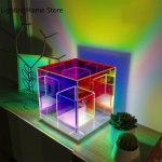 Vaso luminoso in plexiglass colorato con luci LED, decorazione moderna e originale per ambienti interni, ideale come oggetto decorativo scientifico.