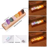 Cristalli di sale colorati con illuminazione LED, perfetti come decorazioni scientifiche e oggetti da collezione, alimentati a USB, con base in legno.
