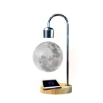 Lampada scientifica con luna, lampada da tavolo decorativa ispirata alla luna, perfetta per ambienti scientifici e decorativi, con base in legno e tecnologia LED.