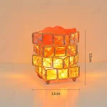 Lampada decorativa cubica con vetri arancioni, ideale come oggetto scientifico e decorazione per ambienti moderni.