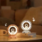 LED decorativo astronauta con luce calda e fredda, perfetto come oggetto decorativo scientifico o regalo originale.