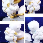 Statua di bambino astronauta decorativo in resina bianca con dettagli dorati, perfetta come oggetto decorativo scientifico o regalo originale.