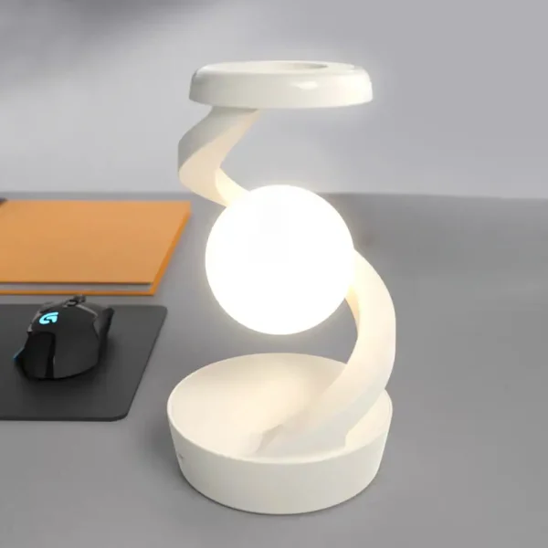 Lampada decorativa a forma di atomo con base e struttura curvata in stile scientifico.