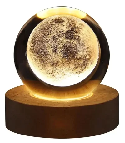 Palla luminosa decorativa con immagine dettagliata della Luna, ideale come oggetto scientifico e decorativo per ambienti educativi e moderni.