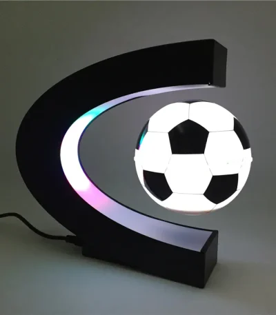 Lampada decorativa a forma di pallone da calcio con luce LED integrata, ideale come oggetto di decorazione scientifica e sportiva.