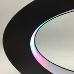 Anello luminoso con luci LED colorate, oggetto decorativo scientifico moderno e innovativo. Perfetto per ambienti educativi, studi o come elemento di design originale.