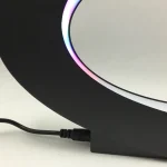 Piatto rotante con illuminazione LED multicolore, perfetto per decorazioni scientifiche e presentazioni. Design moderno e funzionale, ideale per esposizioni e ambienti educativi.