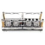 Piatto di esperimenti scientifici in acrilico trasparente con componenti metallici e tubi di vetro, ideale per attività di laboratorio e decorazioni scientifiche.