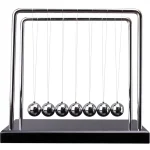 Péndolo di Newton in acciaio inox con sei sfere metalliche sospese, simbolo di fisica e scienza, perfetto come decorazione scientifica o oggetto educativo.