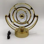 Modello di vortice di Rota di Bohr in metallo dorato, simbolo di scienza atomica, decorativo e da collezione, con base e alimentatore elettrico.