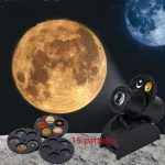 Telescopio astronomico con filtri e immagini di pianeti e lune.
