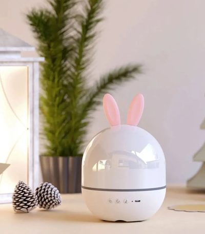 Diffusore di aromi a forma di uovo con orecchie da coniglio, ideale come decorazione scientifica e oggetto di design per ambienti domestici e uffici.