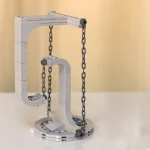 Pendo di Newton in Lego, modello scientifico per dimostrare le leggi del movimento e la conservazione dell'energia.