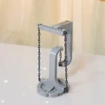 Modello di pupazzo di Newton con bilancia a catena, simbolo di fisica e scienza, perfetto come decorazione scientifica o oggetto da collezione.