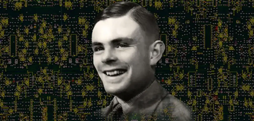 L'immagine mostra un giovane uomo sorridente con sfondo digitale di circuiti elettronici e simboli scientifici, rappresentando innovazione e tecnologia.