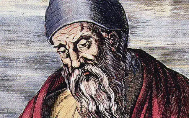 Pensatore antico con barba lunga e cappello, simbolo di saggezza e conoscenza scientifica.
