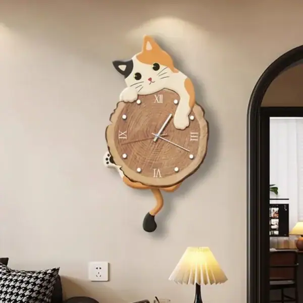 Orologio decorativo con gattino in stile scandinavo, perfetto per gli amanti degli animali e del design originale. Un oggetto di arredamento che unisce funzionalità e stile giocoso.
