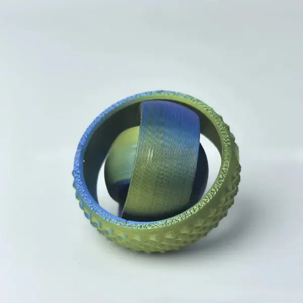 Un modello di oggetto scientifico decorativo con superficie textured e colori verde e blu, ideale per collezionisti e appassionati di decorazioni a tema scientifico. Perfetto come pezzo di arredamento.