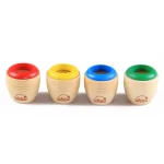 Contenitori in legno con anello colorato per giochi educativi e attività di apprendimento. Ideali per stimolare la coordinazione e la percezione dei colori nei bambini.