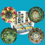 Oggetti scientifici decorativi con motivi colorati e dettagli intricati, perfetti per appassionati di scienza e design. Collezione di decorazioni uniche ispirate a elementi scientifici.