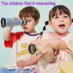 Due bambini che usano telescopi per osservare il cielo, stimolando curiosità e interesse scientifico nei più piccoli.