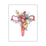 Teschio decorativo con fiori e piante, ornato con corna colorate, ideale come decorazione scientifica e artistica.